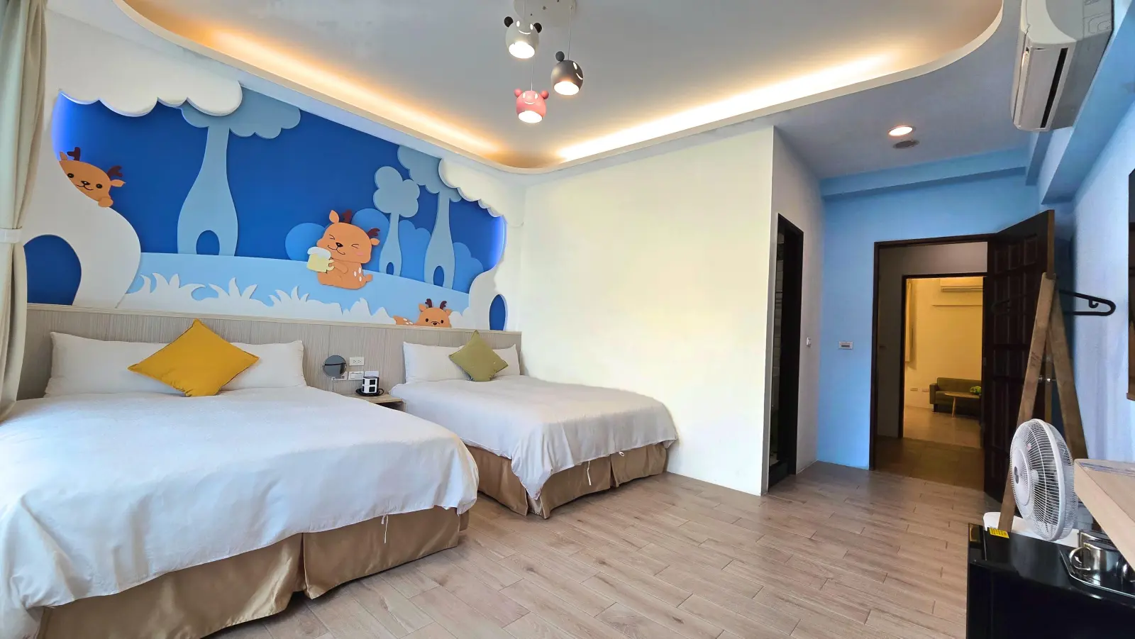 301小鹿森林四人房森林彩繪牆與雙人床