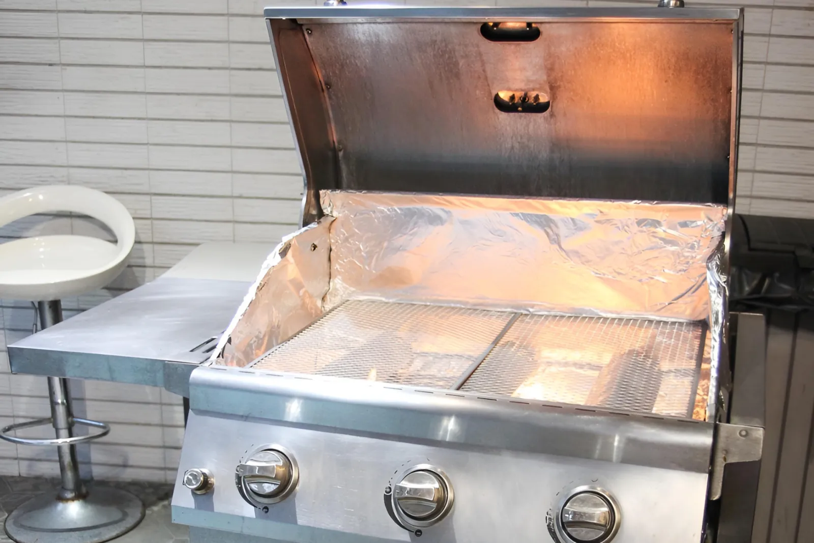 大型烤肉爐近景，可作為包棟烤肉使用