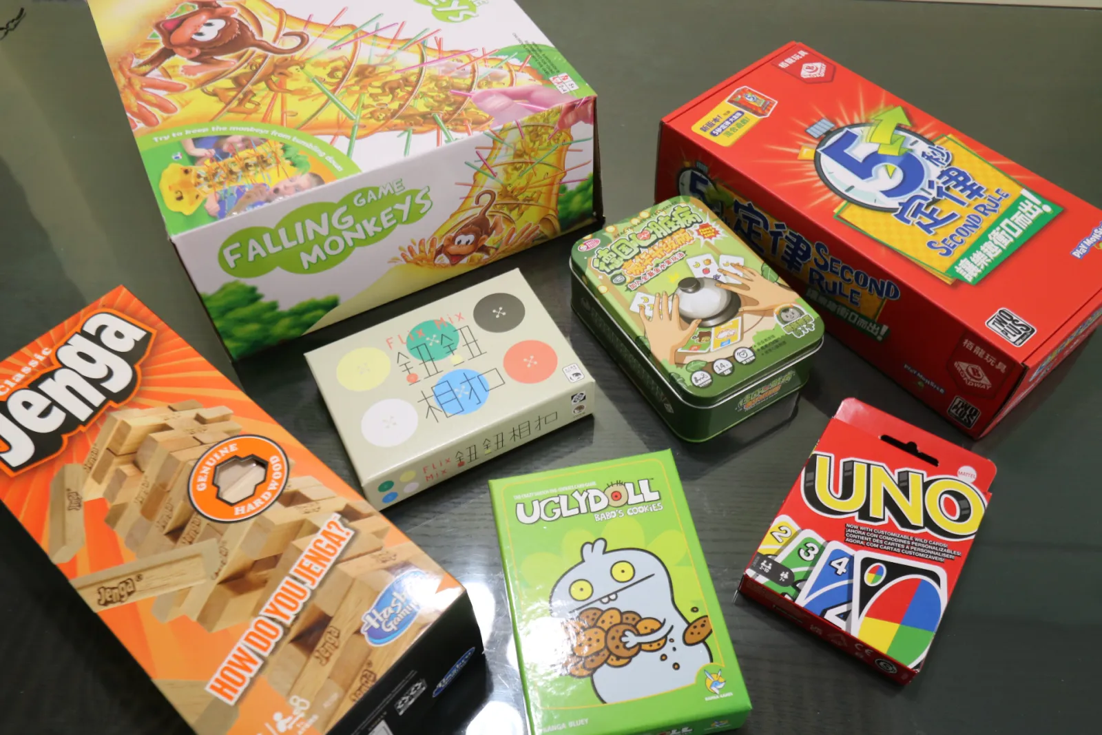 熱門桌遊收藏，包含UNO與疊疊樂等遊戲