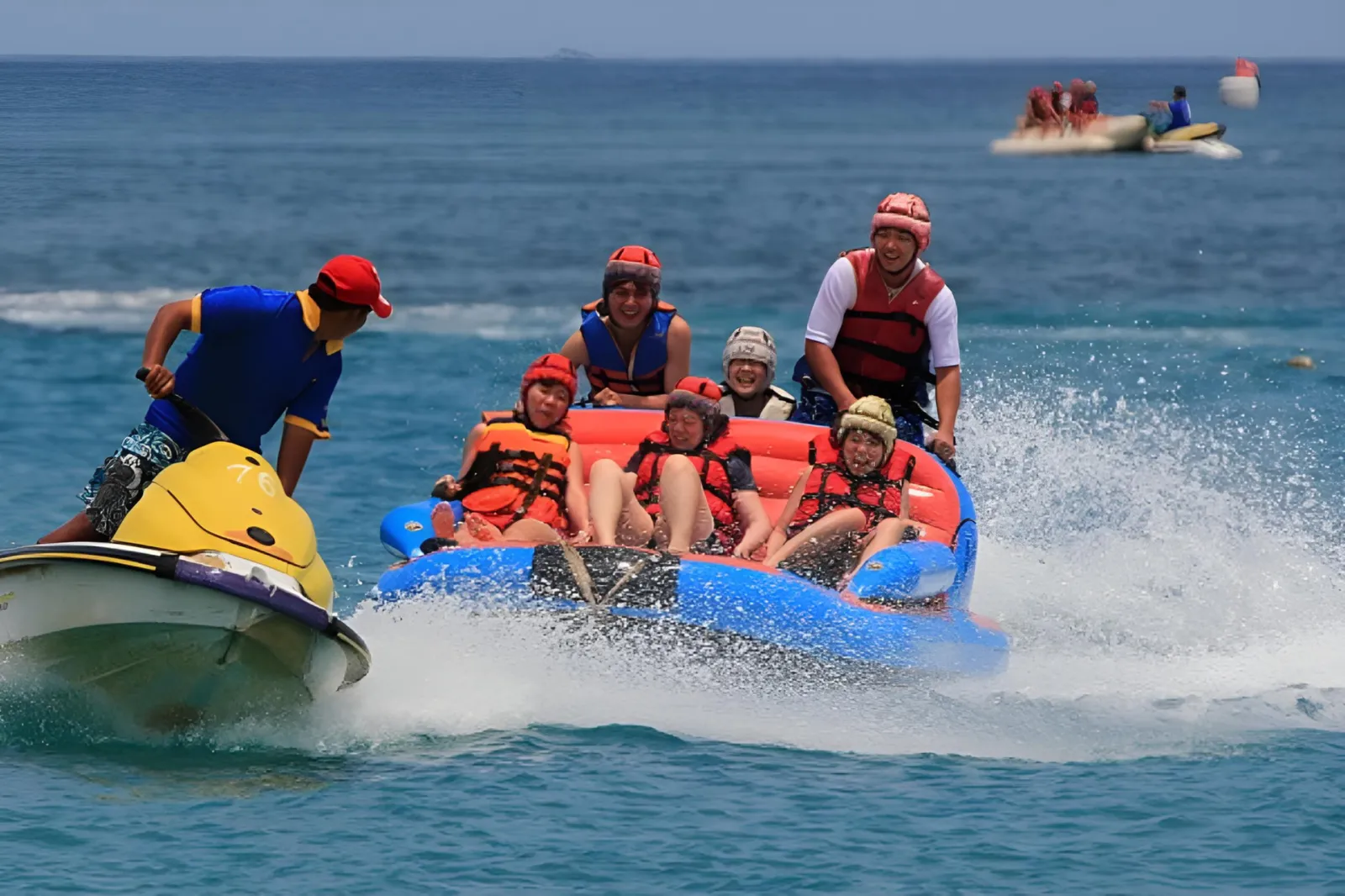 海上香蕉船水上活動情境
