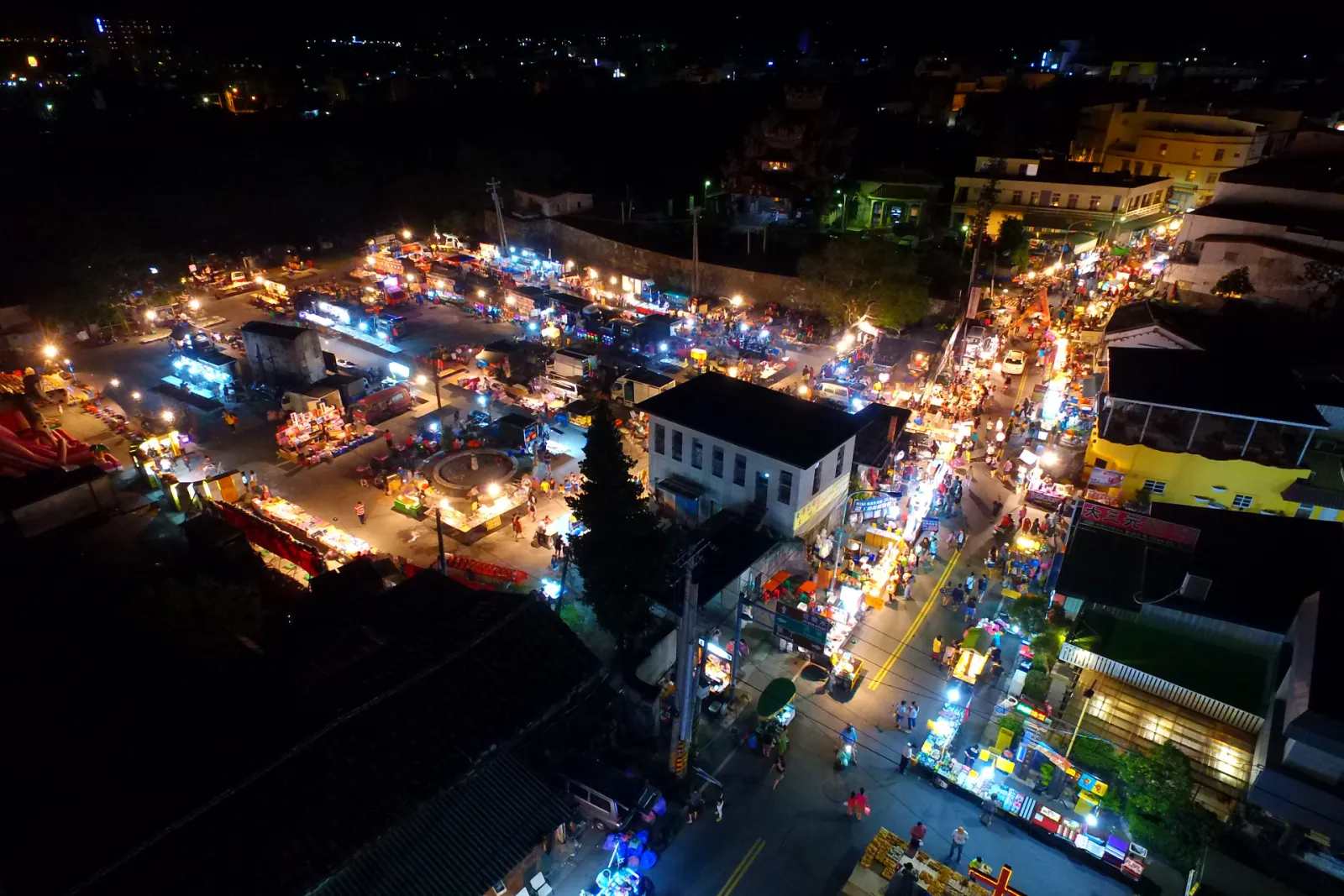 恆春週日夜市空拍景色，周邊採買與小吃集中